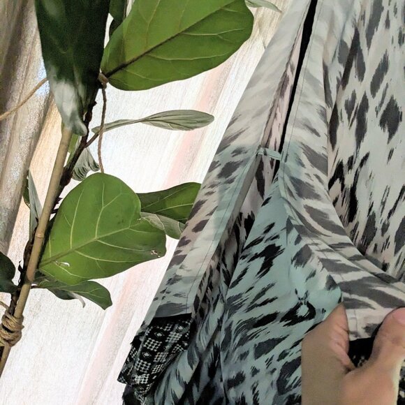 Lane Bryant cold shoulder top, size 18/20 - Picture 4 of 4